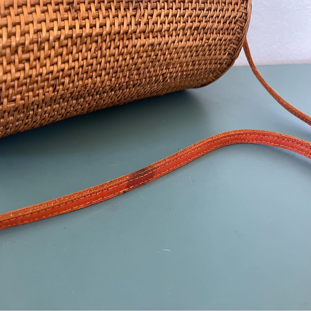 Rattan Wicker Woven Crossbody Bag Cognac Brown Oval cylinder shape leather strap - Picture 8 of 13